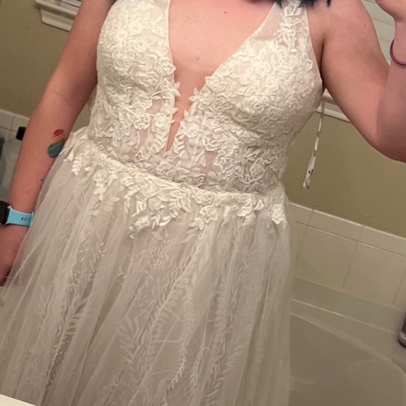 NEW & NEVER WORN David’s Bridal Wedding Dress Style WG4071, Ivory/Stone, Size 18 - Picture 10 of 10